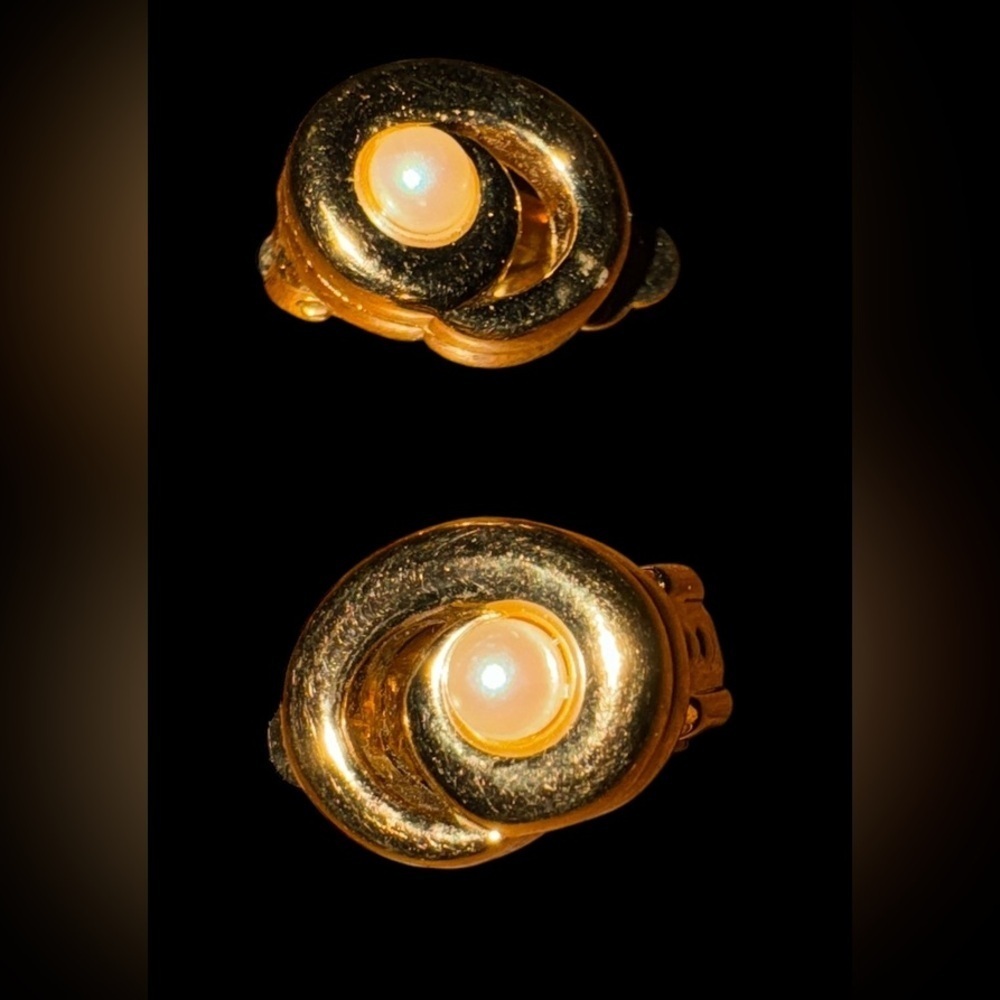 Nina Ricci Chic Gold Swirl Clip-On Earrings GUC
